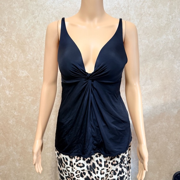 Elegant Black Sleeveless build in bars sexy Top size 34B - Picture 2 of 6